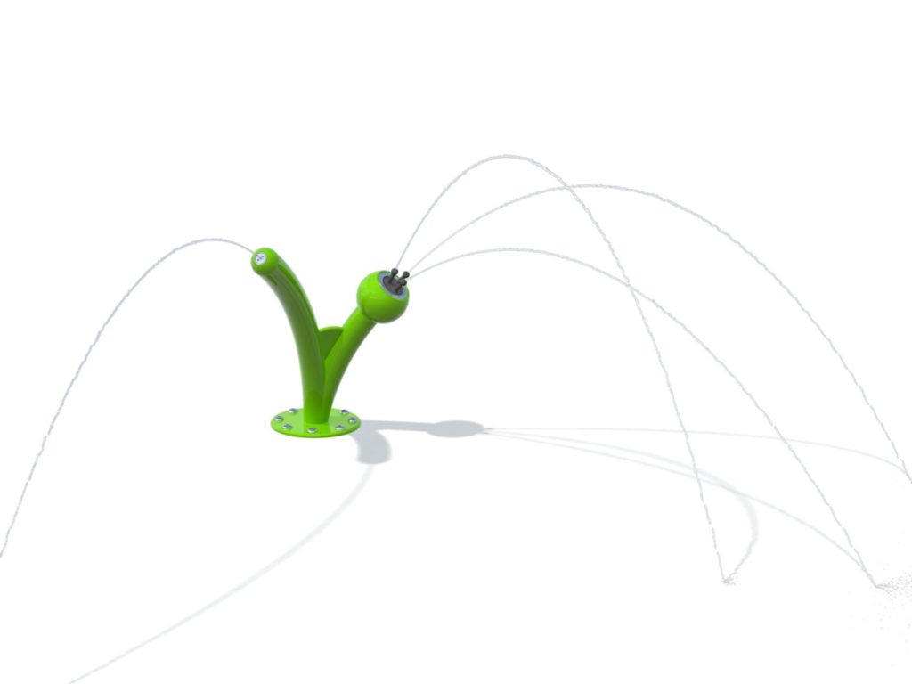 Dune grasses: North Sea feeling at the children's pool ROIGK Ein grünes, Y-förmiges Kinderbecken versprüht aus seinen Armen und der Mitte dünne Wasserbögen, die vor einem weißen Hintergrund spielerische Wasserströme bilden.