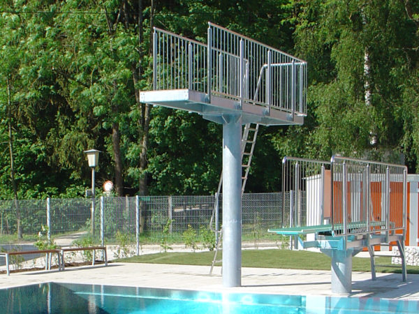 R260 2005f 3 m Plattform bad hall 033 I Ihr Experte für Schwimmsportgeräte und Wasserattraktionen für öffentliche Schwimmbäder