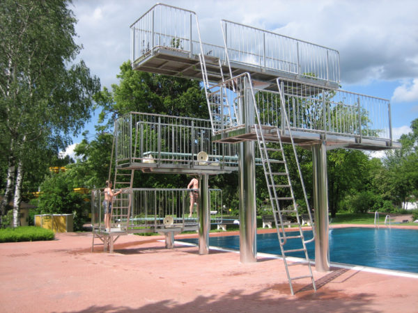 R270 2005 5m Sprunganlage Milieu Straubing I Ihr Experte für Schwimmsportgeräte und Wasserattraktionen für öffentliche Schwimmbäder