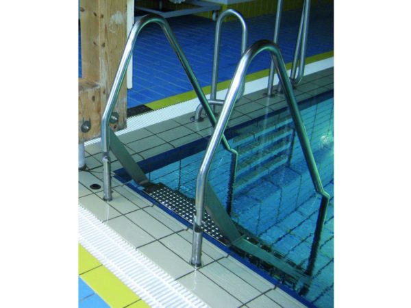 R300 2K Schwimmbadtreppe klappbar I Ihr Experte für Schwimmsportgeräte und Wasserattraktionen für öffentliche Schwimmbäder