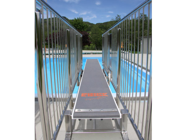 R771162D Sprungbrett 3434 Balsthal Schweiz I Ihr Experte für Schwimmsportgeräte und Wasserattraktionen für öffentliche Schwimmbäder