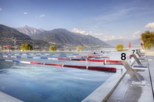 Schwimmleinen und Startblöcke in Locarno Schweiz