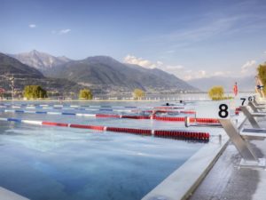 Schwimmleinen und Startblöcke in Locarno Schweiz
