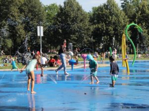 Wasserspielplatz Koeln Schuetze Foto 4 l 1 Ihr Experte für Schwimmsportgeräte und Wasserattraktionen für öffentliche Schwimmbäder
