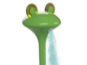 Der OXY Dusche Frosch R201909-30 ist ein grüner, froschförmiger Springbrunnen für den Außenbereich, der Wasser aus seinem Mund versprüht und zwei runde gelbe Augen auf seinem Kopf hat.