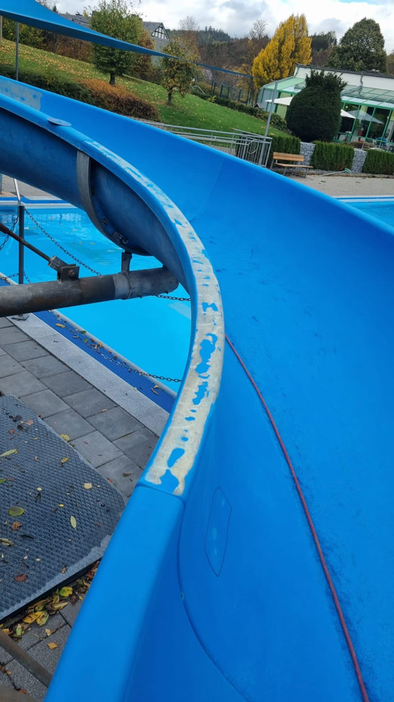 ROIGK Wasserrutsche Wartung vorher 2 Ihr Experte für Schwimmsportgeräte und Wasserattraktionen für öffentliche Schwimmbäder