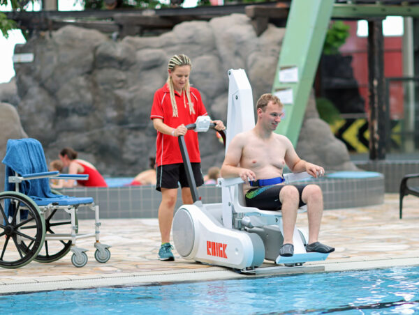ROIGK R36 mobiler Schwimmbadlifter i Swim 6 Ihr Experte für Schwimmsportgeräte und Wasserattraktionen für öffentliche Schwimmbäder