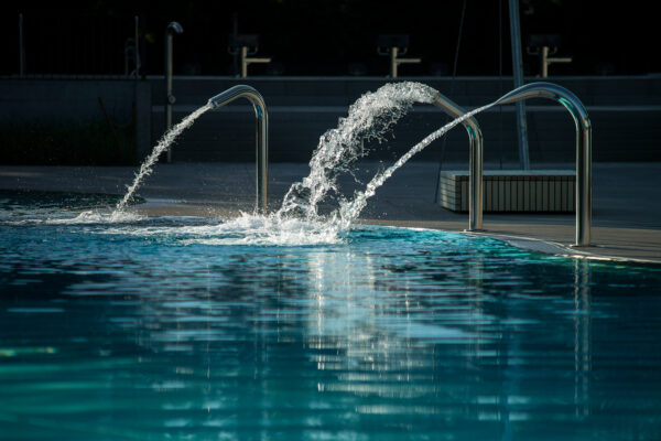 R8216 Wasserspeier Milieu DSC9952 Druck Ihr Experte für Schwimmsportgeräte und Wasserattraktionen für öffentliche Schwimmbäder