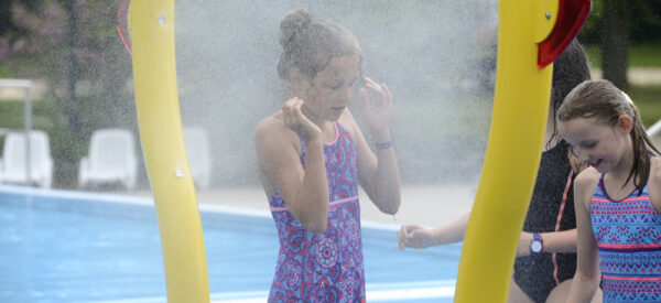 Spruehbogen gross OS Nettebad Milieu 1536 Panorama Ihr Experte für Schwimmsportgeräte und Wasserattraktionen für öffentliche Schwimmbäder