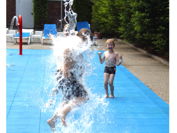 Wasserfarn Kippbluete 4241 ret I Ihr Experte für Schwimmsportgeräte und Wasserattraktionen für öffentliche Schwimmbäder