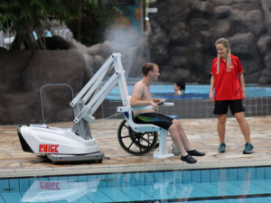 Mobile swimming pool lift R37
