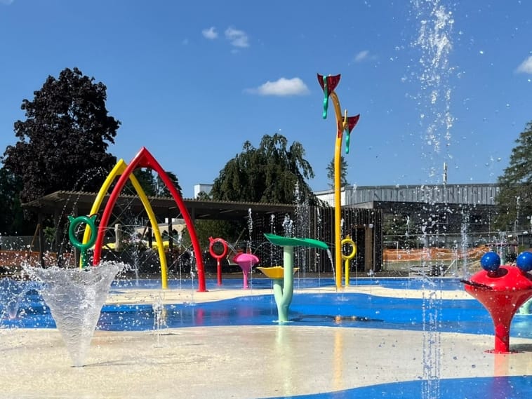 spraypark Ihr Experte für Schwimmsportgeräte und Wasserattraktionen für öffentliche Schwimmbäder