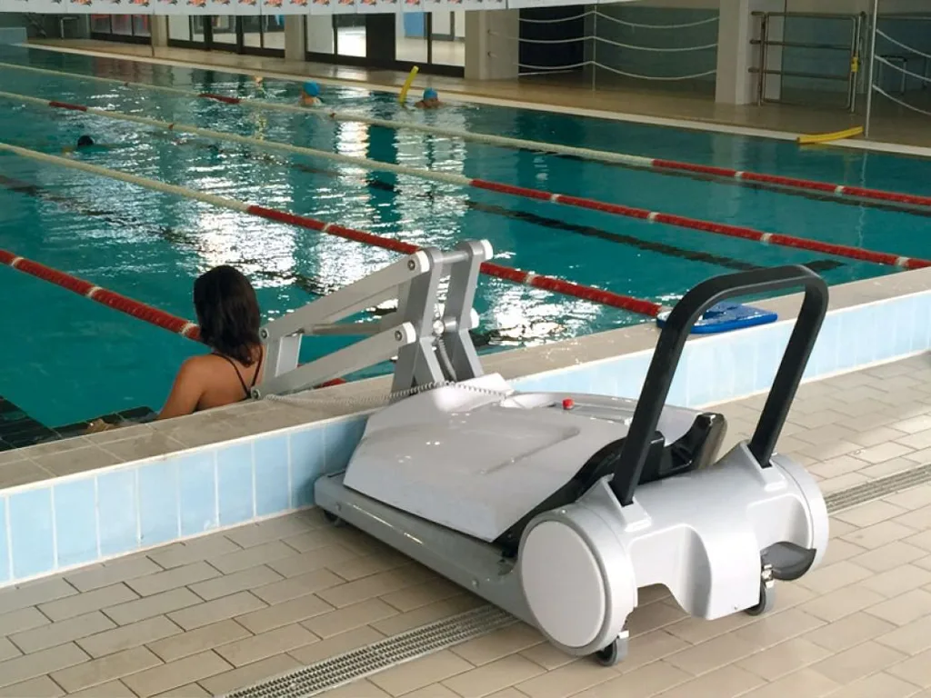 Mobile swimming pool lift R37 (for independent use)