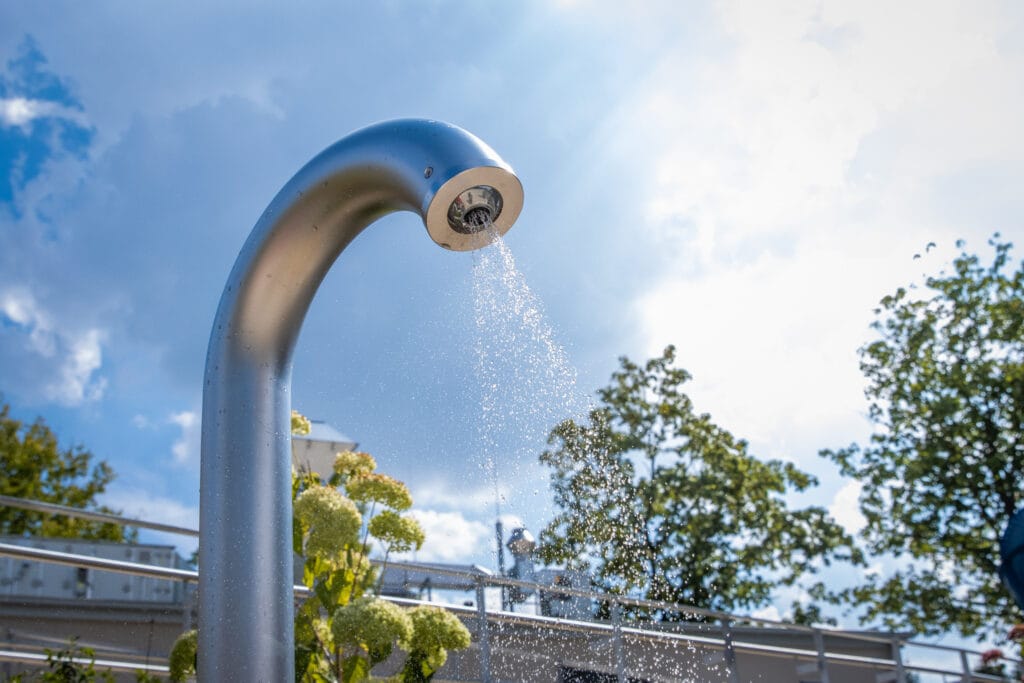 Standduschen, die einfach funktionieren. Jeden Tag. ROIGK ROIGK Attraktionen 6928 Ihr Experte für Schwimmsportgeräte und Wasserattraktionen für öffentliche Schwimmbäder